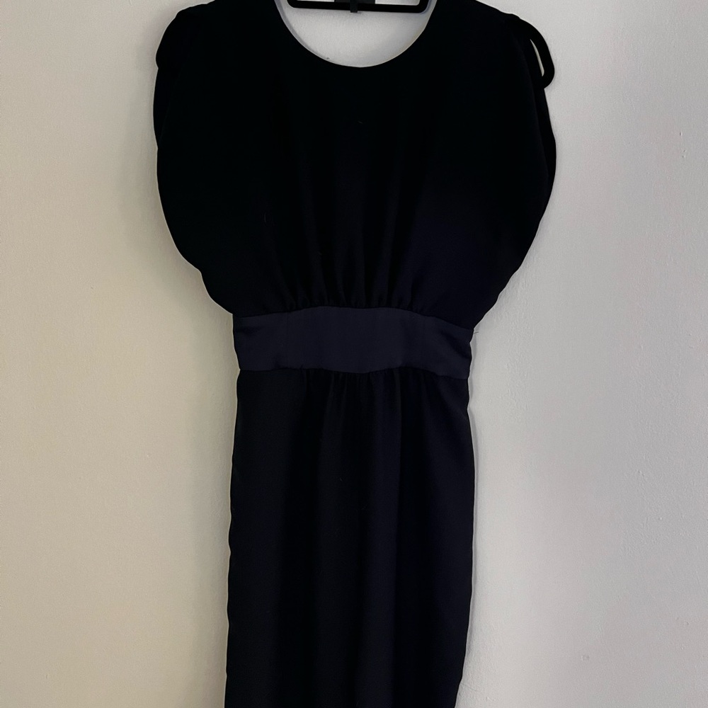 Zara size XS- navy jumpsuit that will snatch your waist! cute petal ankle slit